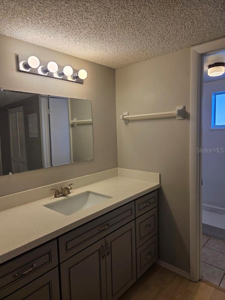 RIVER PLACE 01 HUNDRED CONDO - Residential