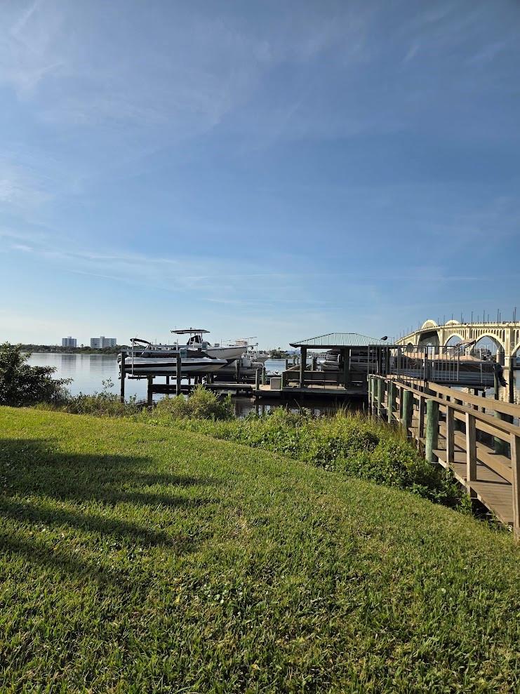 RIVER PLACE 01 HUNDRED CONDO - Residential