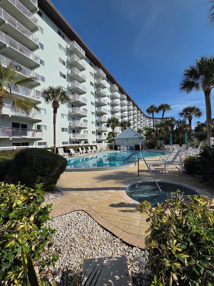 RIVER PLACE 01 HUNDRED CONDO - Residential