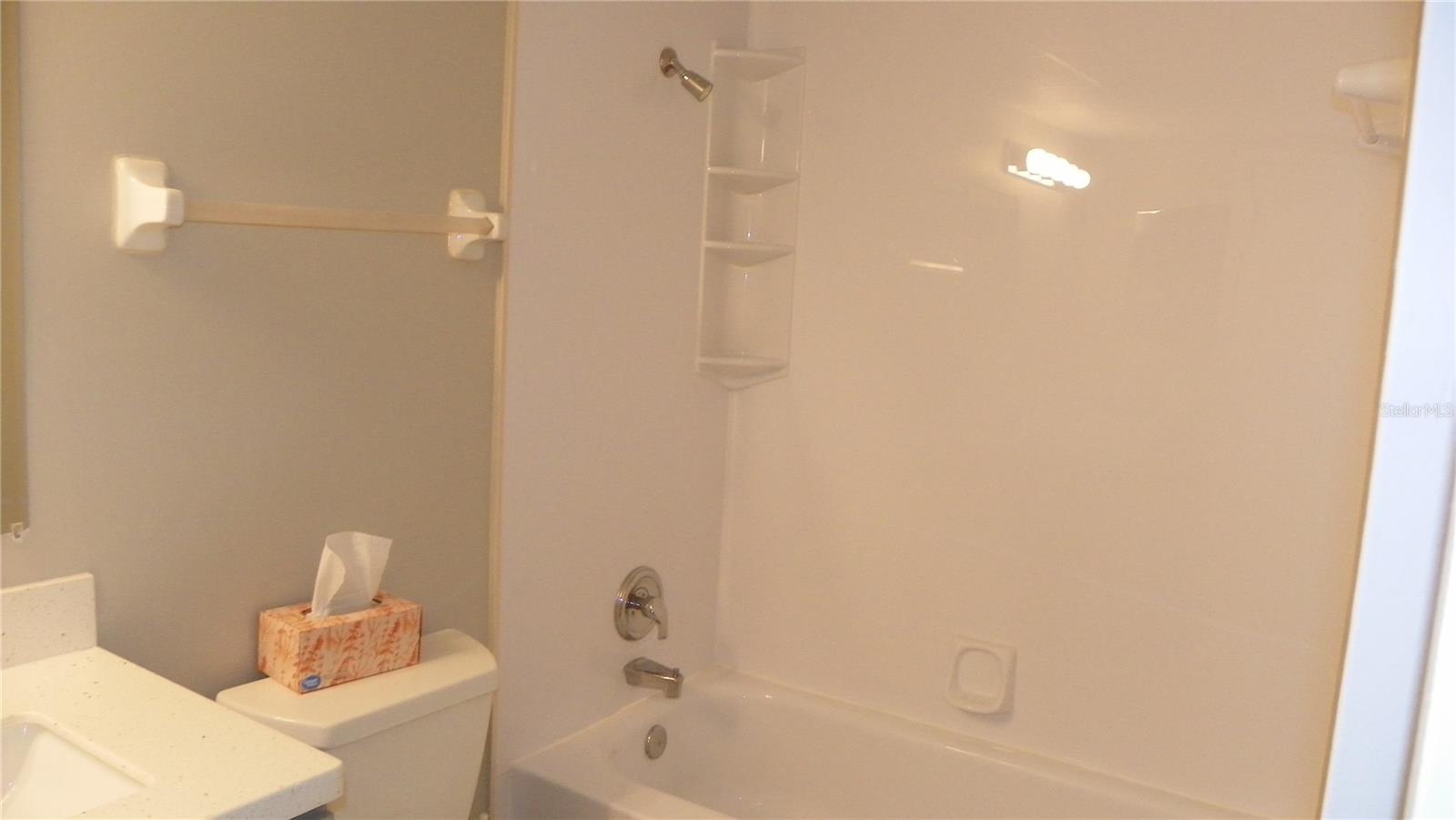 RIVER PLACE 01 HUNDRED CONDO - Residential