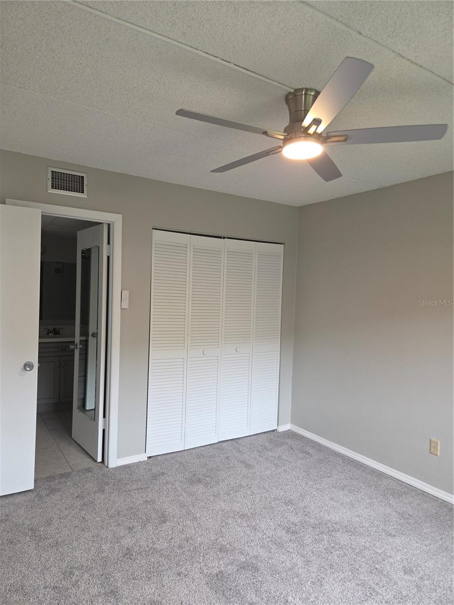 RIVER PLACE 01 HUNDRED CONDO - Residential