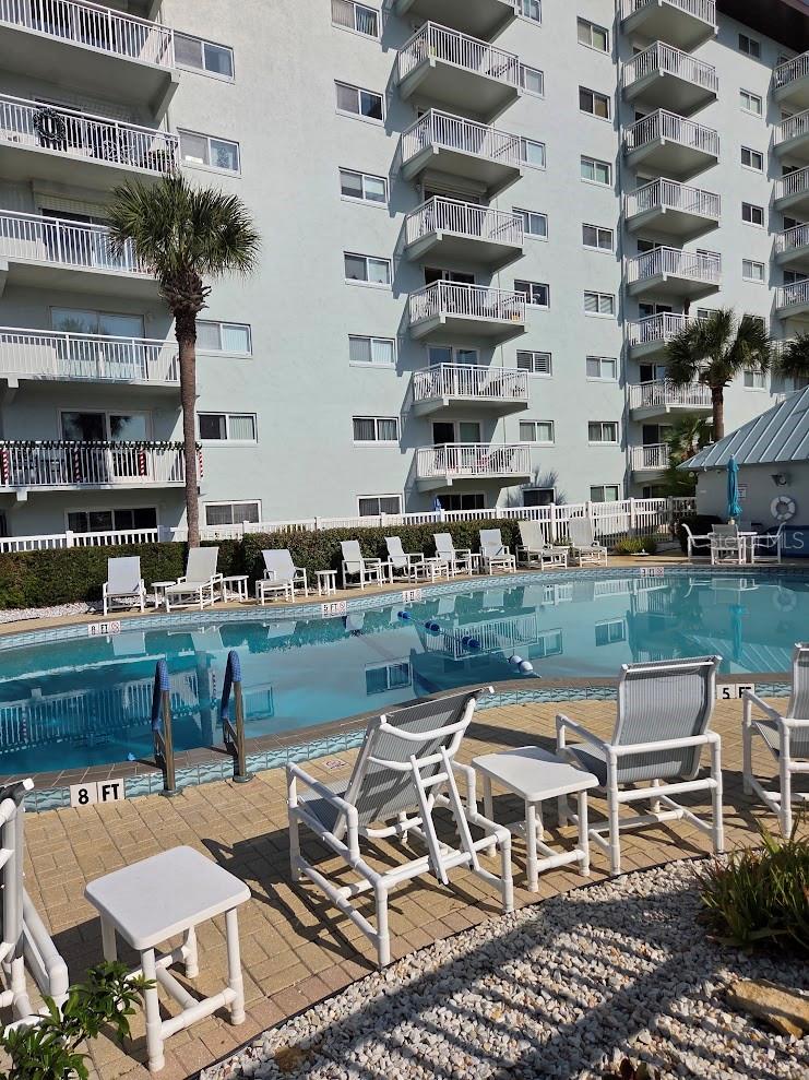 RIVER PLACE 01 HUNDRED CONDO - Residential