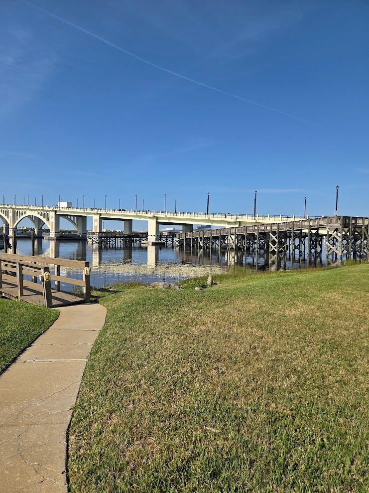 RIVER PLACE 01 HUNDRED CONDO - Residential