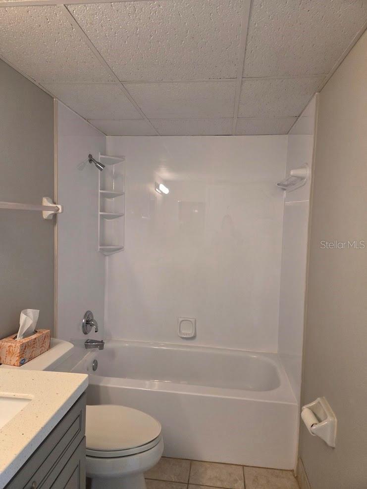 RIVER PLACE 01 HUNDRED CONDO - Residential