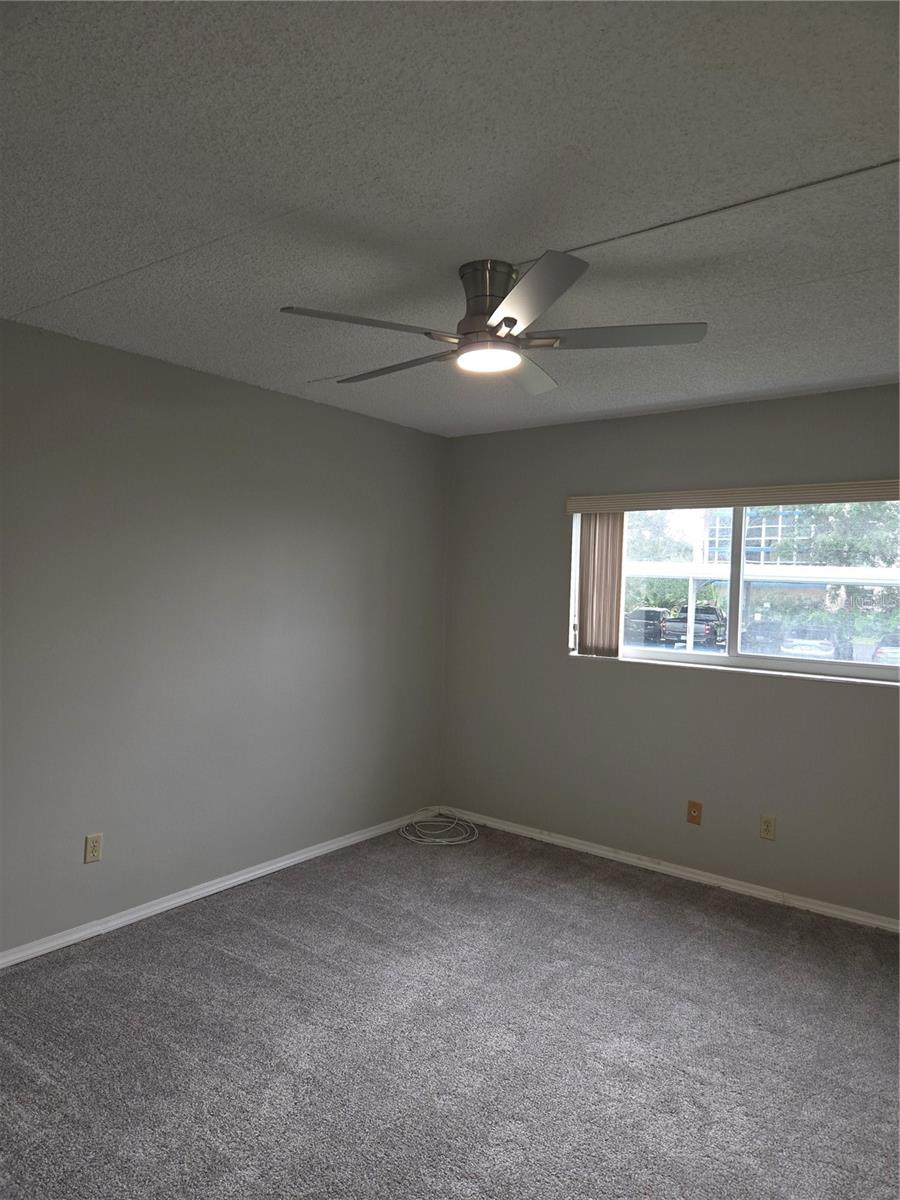 RIVER PLACE 01 HUNDRED CONDO - Residential