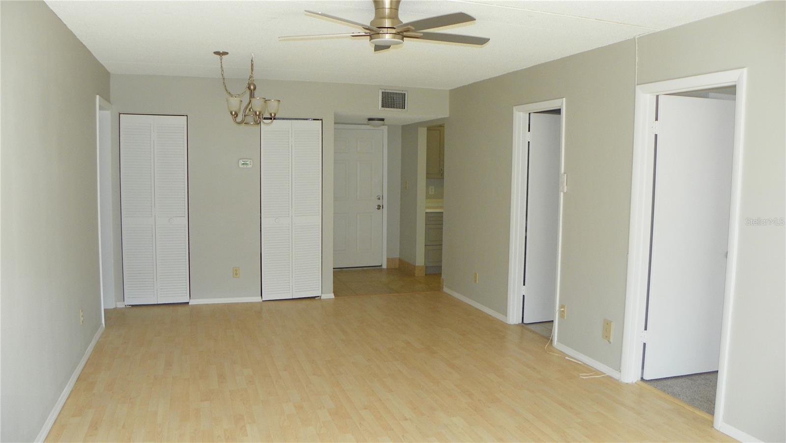 RIVER PLACE 01 HUNDRED CONDO - Residential