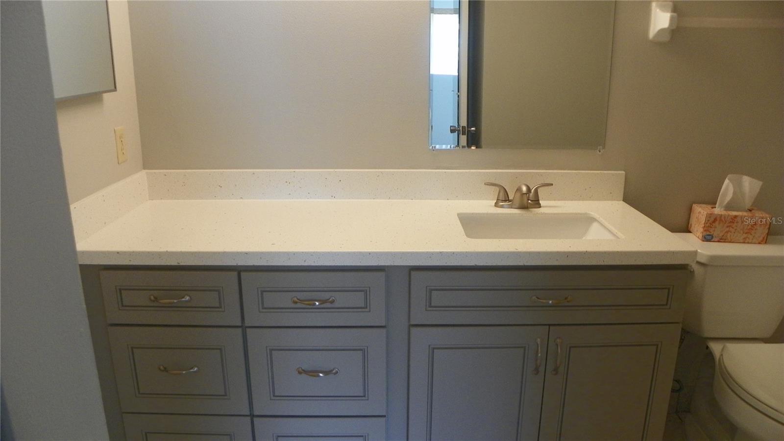 RIVER PLACE 01 HUNDRED CONDO - Residential