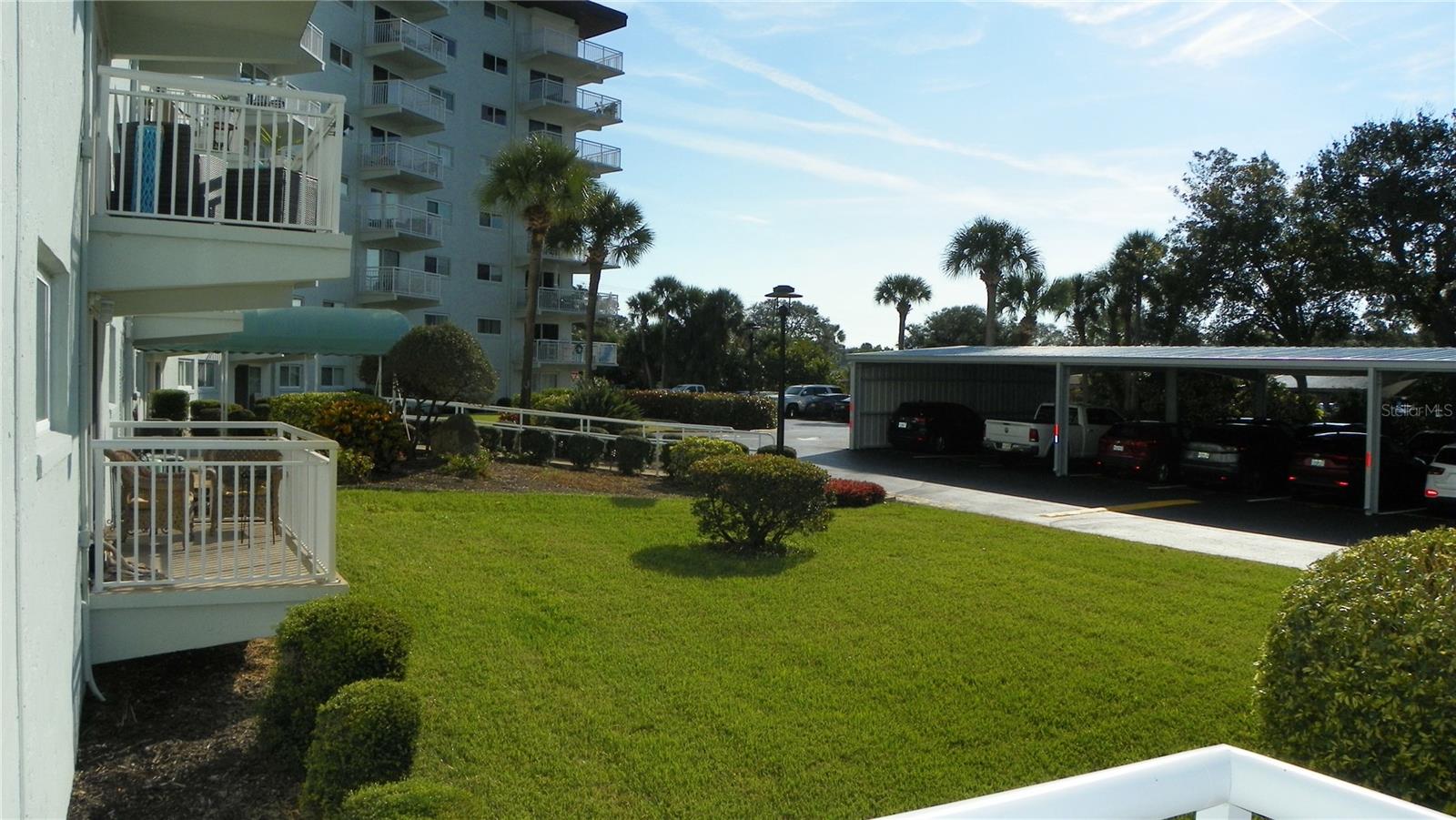 RIVER PLACE 01 HUNDRED CONDO - Residential