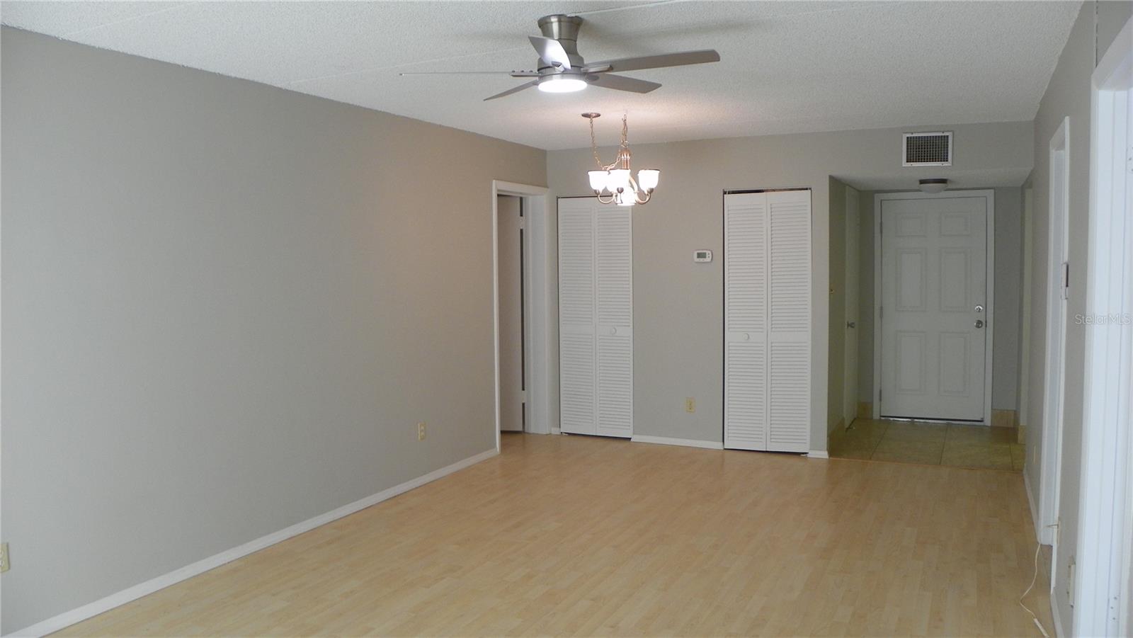 RIVER PLACE 01 HUNDRED CONDO - Residential