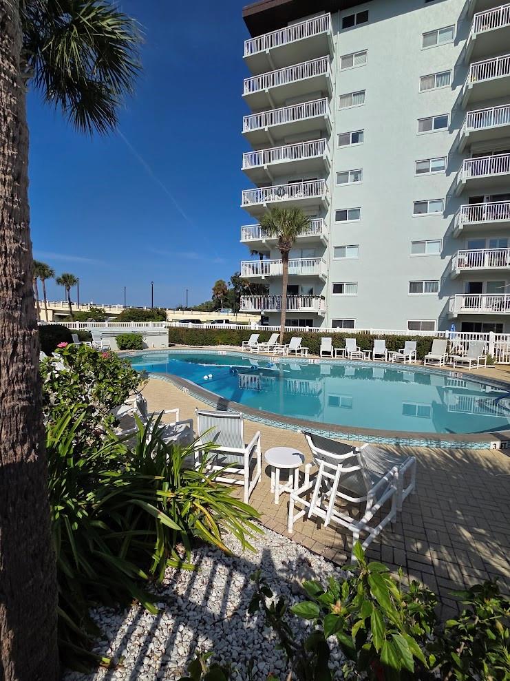 RIVER PLACE 01 HUNDRED CONDO - Residential