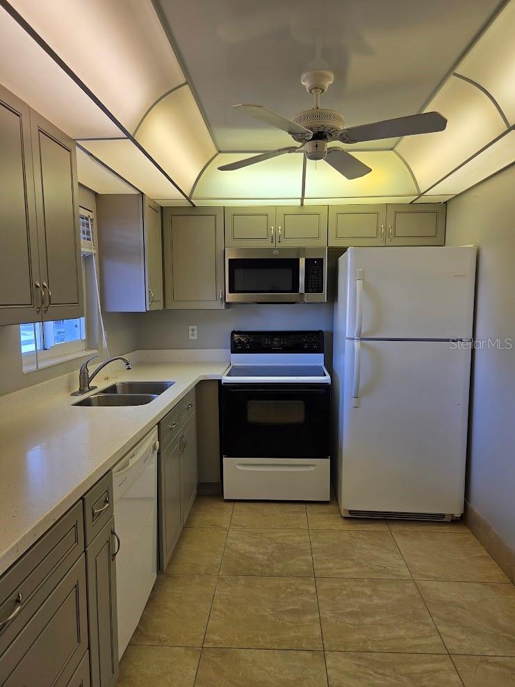 RIVER PLACE 01 HUNDRED CONDO - Residential