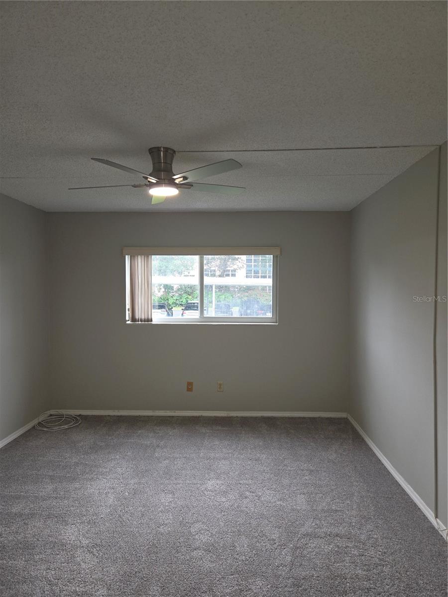 RIVER PLACE 01 HUNDRED CONDO - Residential