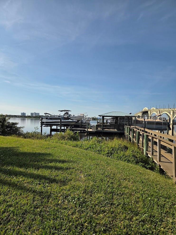 RIVER PLACE 01 HUNDRED CONDO - Residential