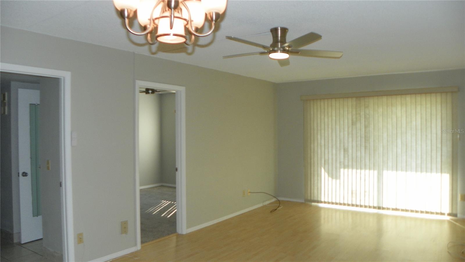 RIVER PLACE 01 HUNDRED CONDO - Residential