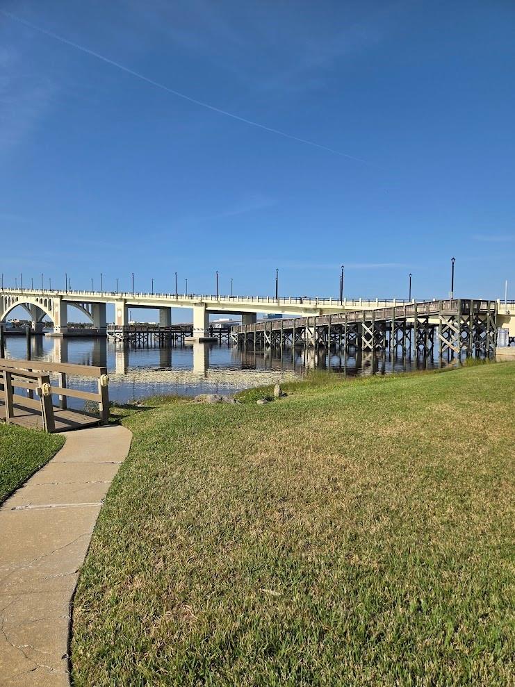 RIVER PLACE 01 HUNDRED CONDO - Residential