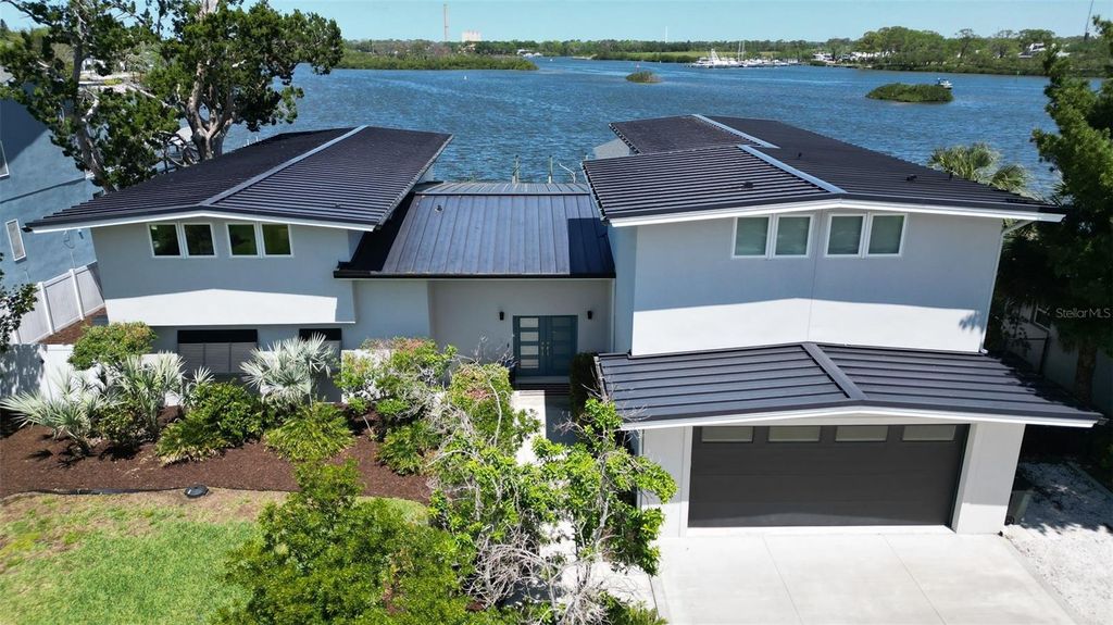 Photo of 915 Bayshore Drive, Tarpon Springs, FL 34689 (MLS # TB8374114)