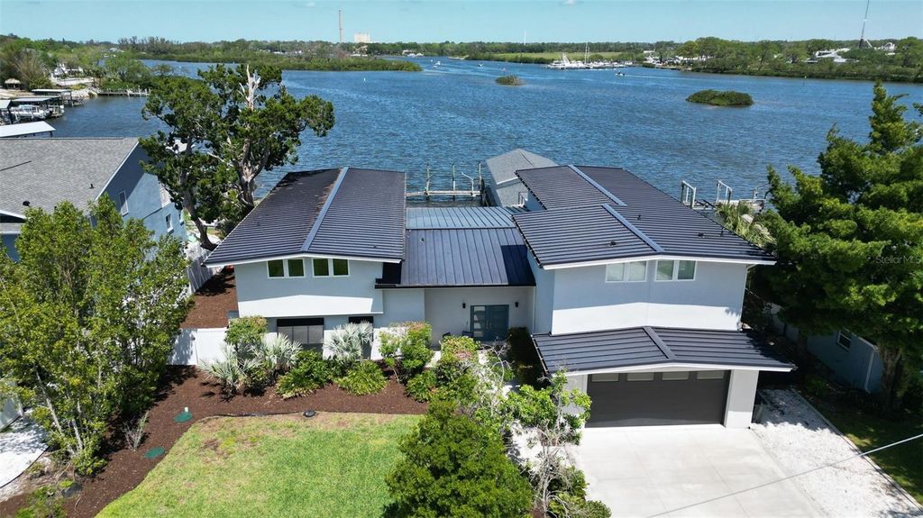 Photo of 915 Bayshore Drive, Tarpon Springs, FL 34689 (MLS # TB8374114)