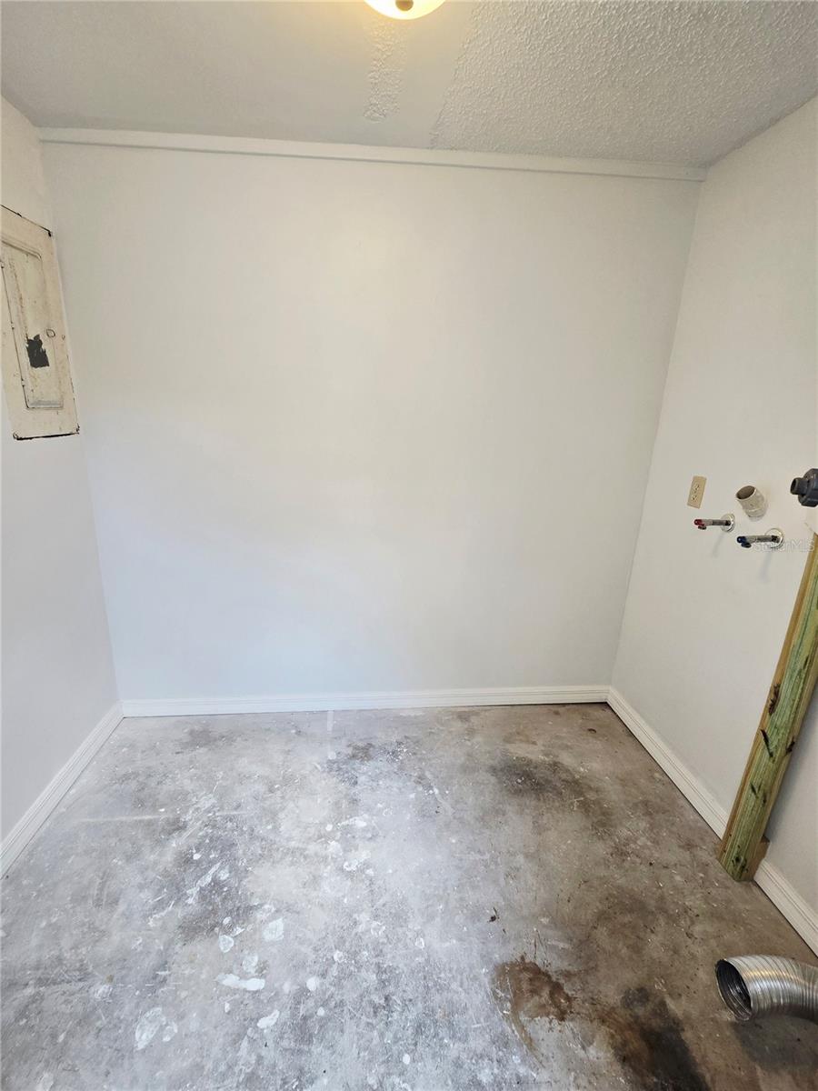 HOMOSASSA UNIT 06 - Residential Lease