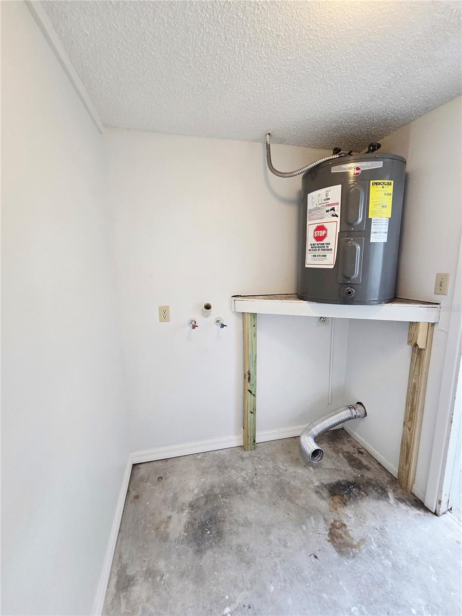 HOMOSASSA UNIT 06 - Residential Lease