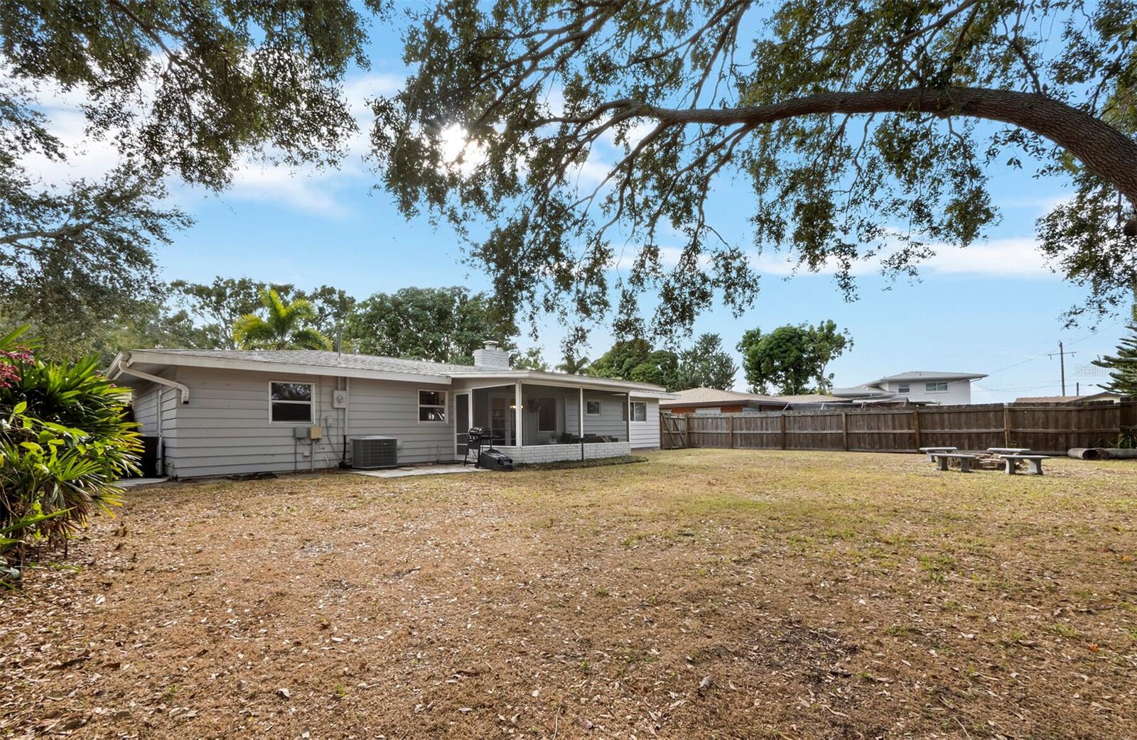 SOUTH GATE - Residential