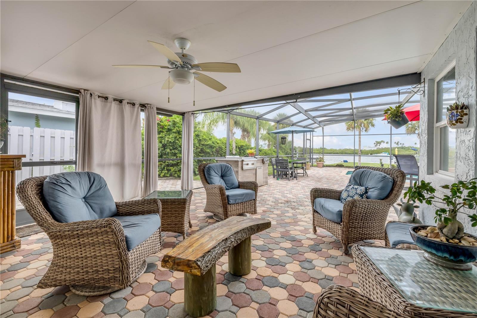 BOUCHELLES ISLAND - Residential