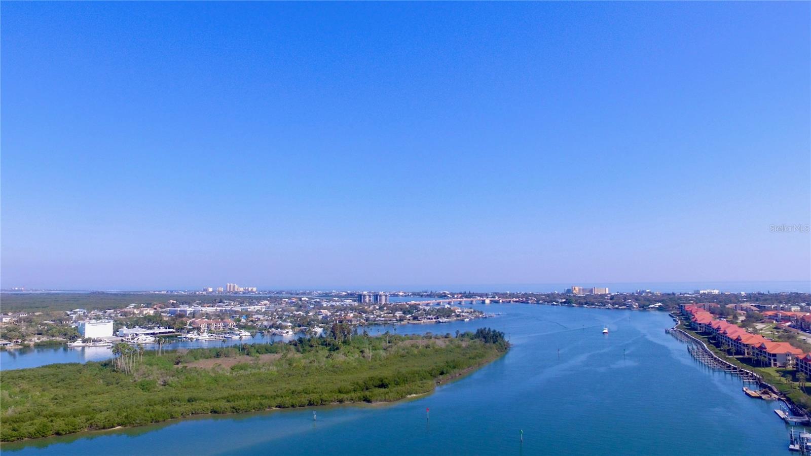BOUCHELLES ISLAND - Residential