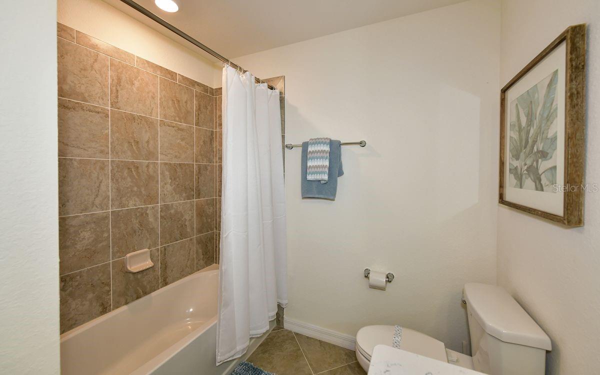 TERRACE IV AT LAKEWOOD NATIONAL PH II - Residential Lease