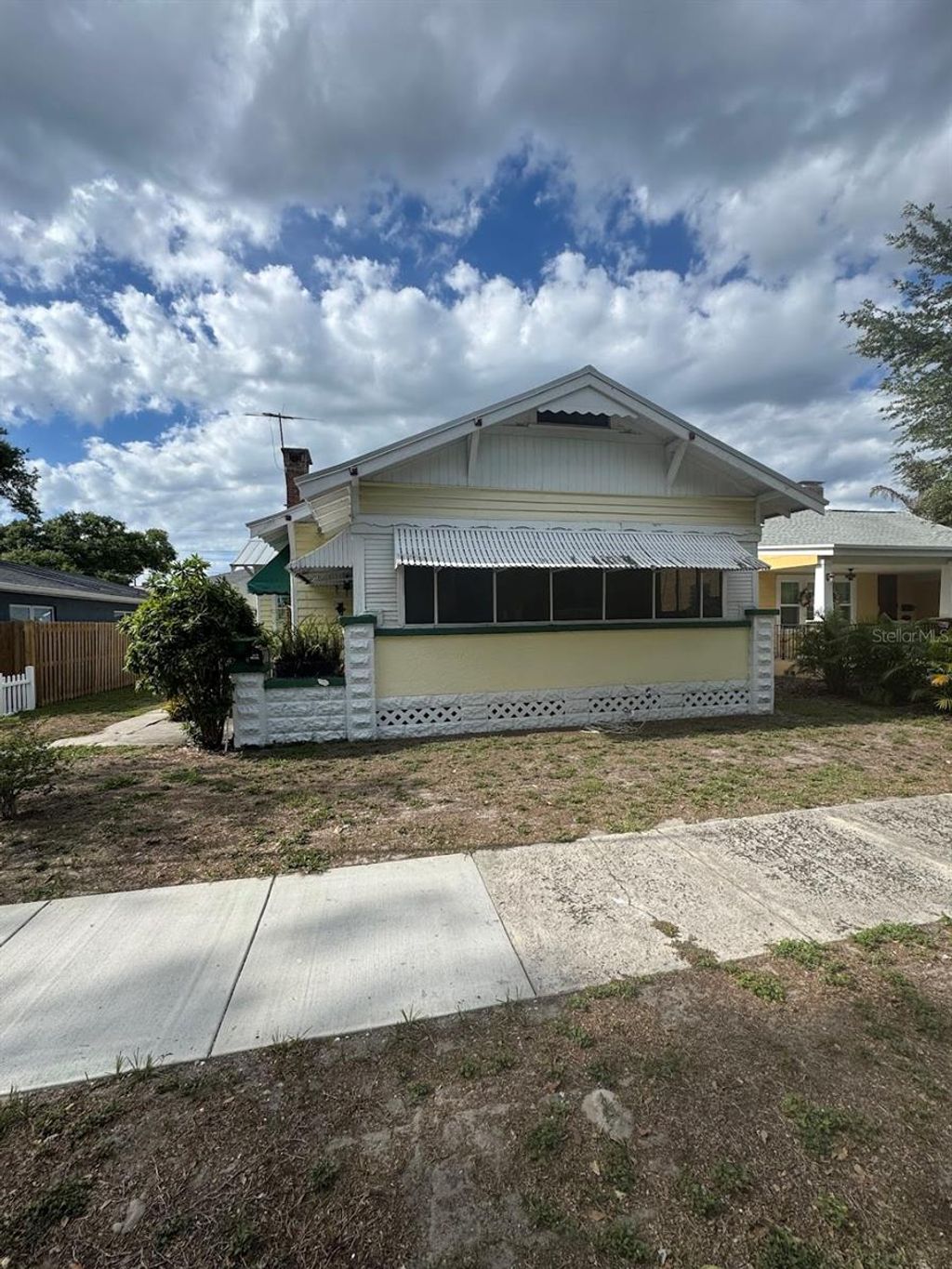 Photo of 851 25th Avenue N, St Petersburg, FL 33704 (MLS # J1002381)
