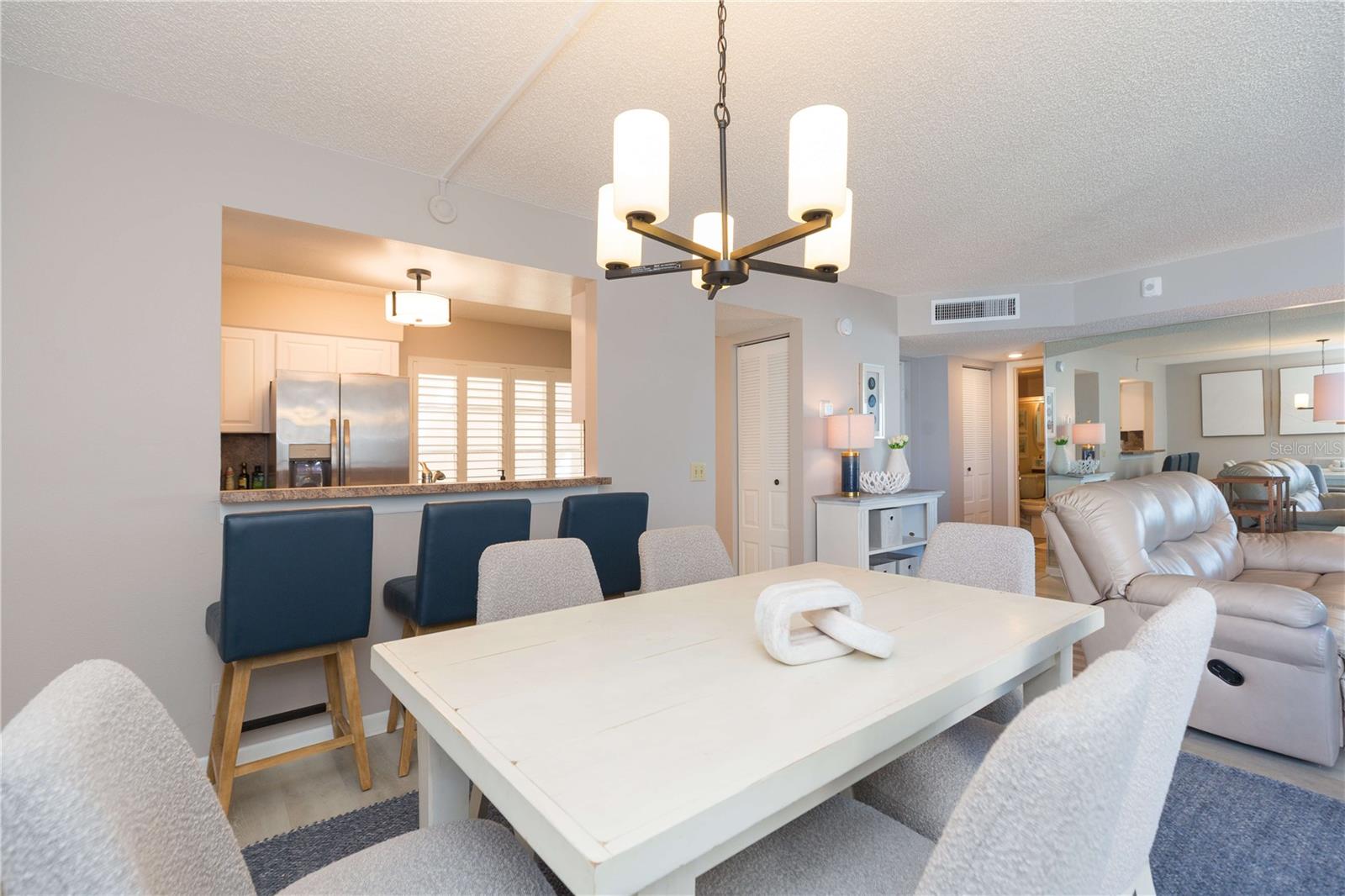 LA PUERTA DEL SOL CONDO - Residential Lease