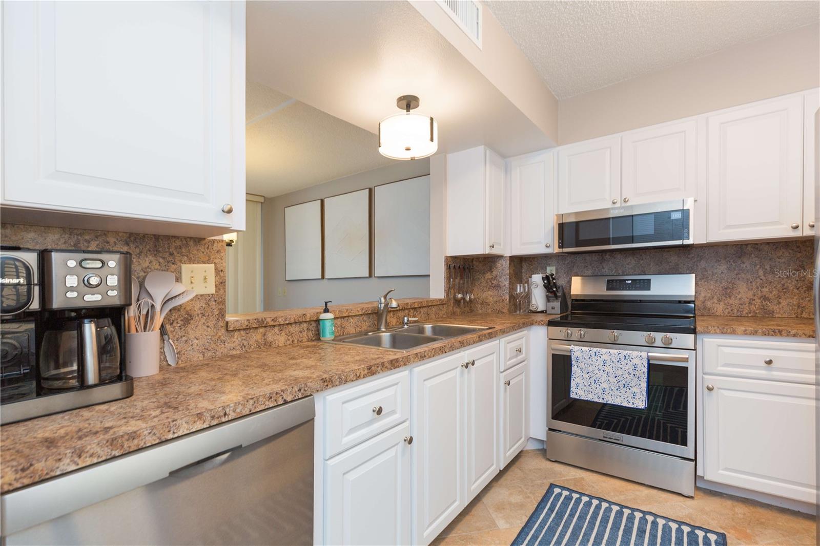 LA PUERTA DEL SOL CONDO - Residential Lease