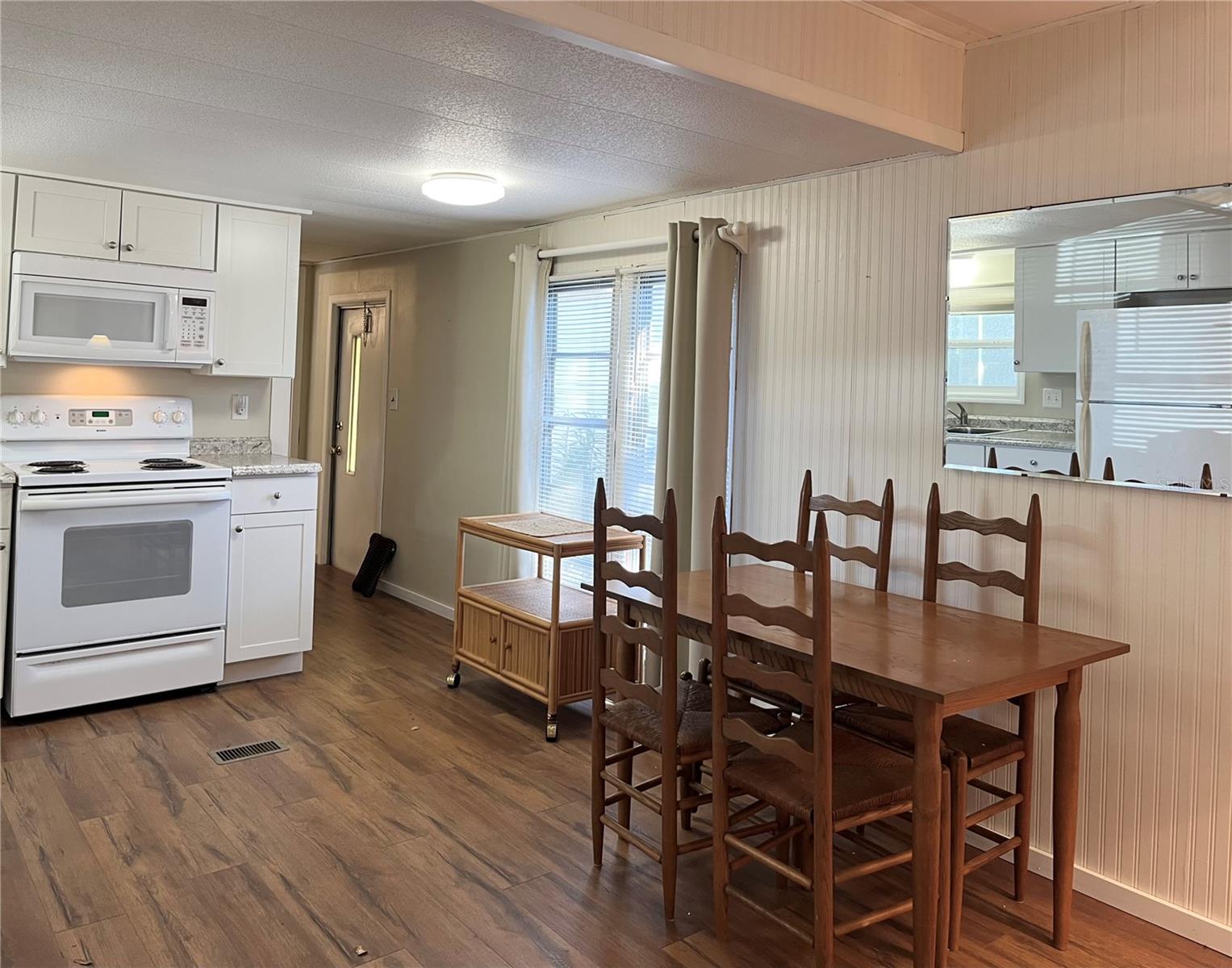 OAKWOOD MANOR - Residential