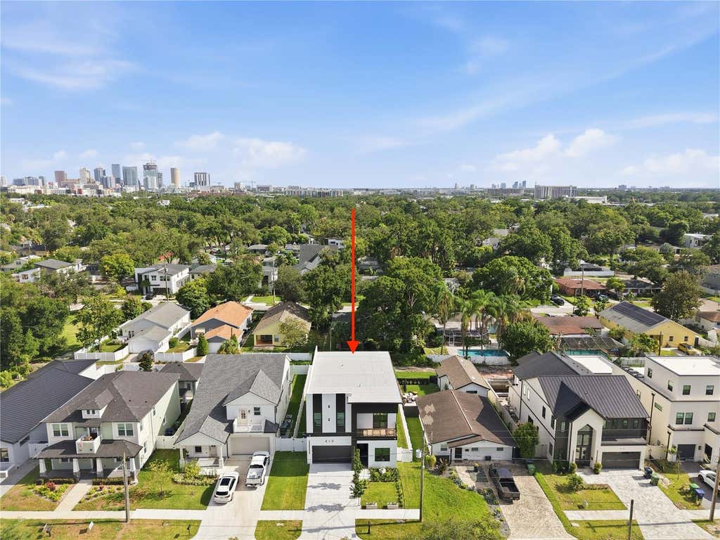 Photo of 810 W Braddock Street, Tampa, FL 33603 (MLS # TB8539532)
