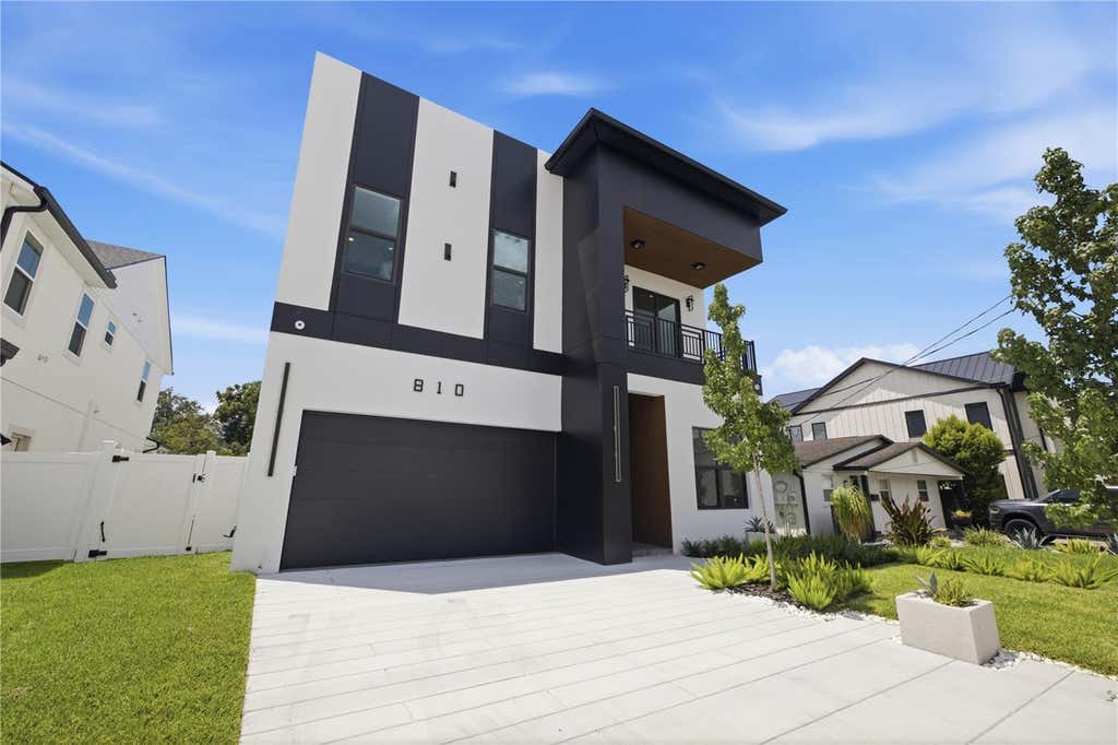 Photo of 810 W Braddock Street, Tampa, FL 33603 (MLS # TB8539532)