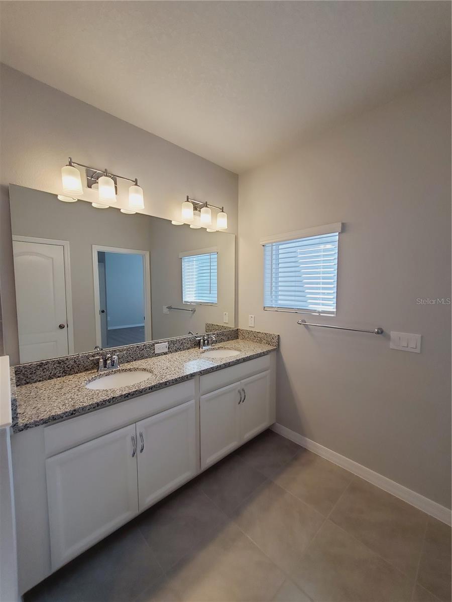 LAKE MDW LNDG - Residential Lease