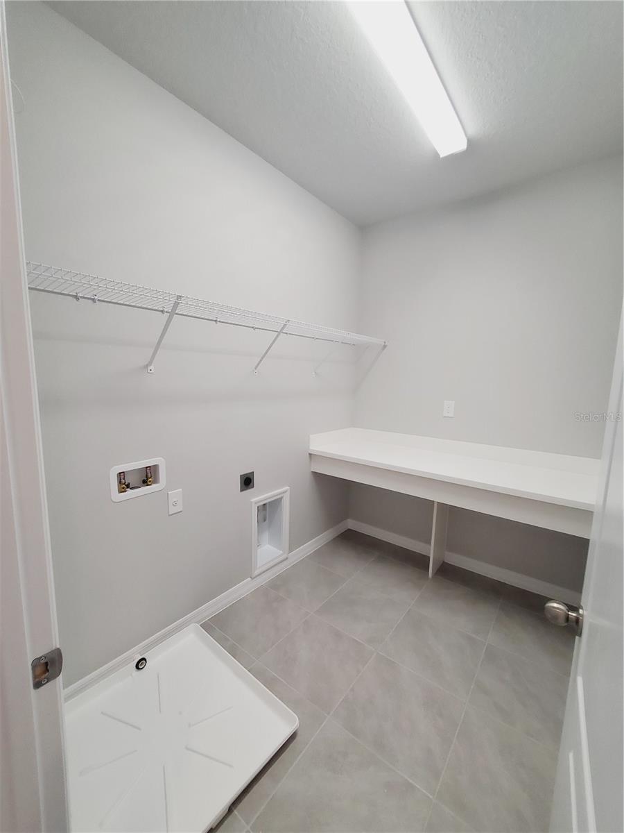 LAKE MDW LNDG - Residential Lease