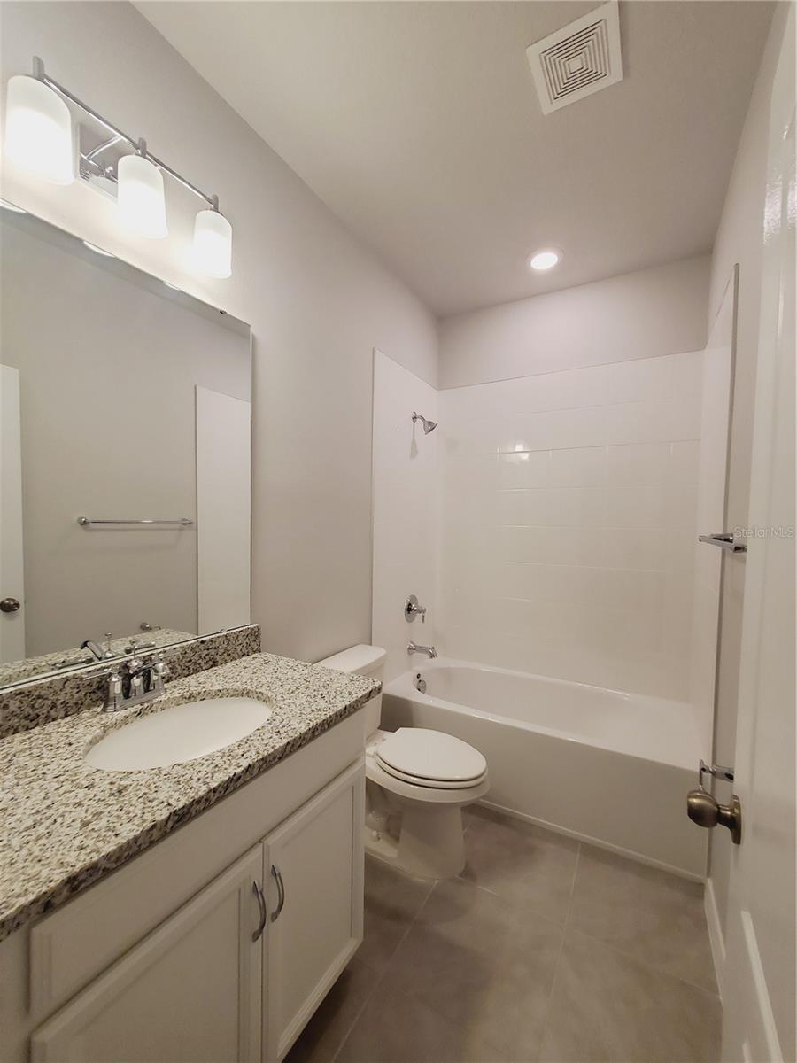 LAKE MDW LNDG - Residential Lease