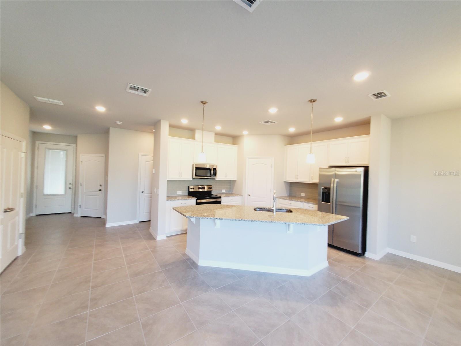 LAKE MDW LNDG - Residential Lease