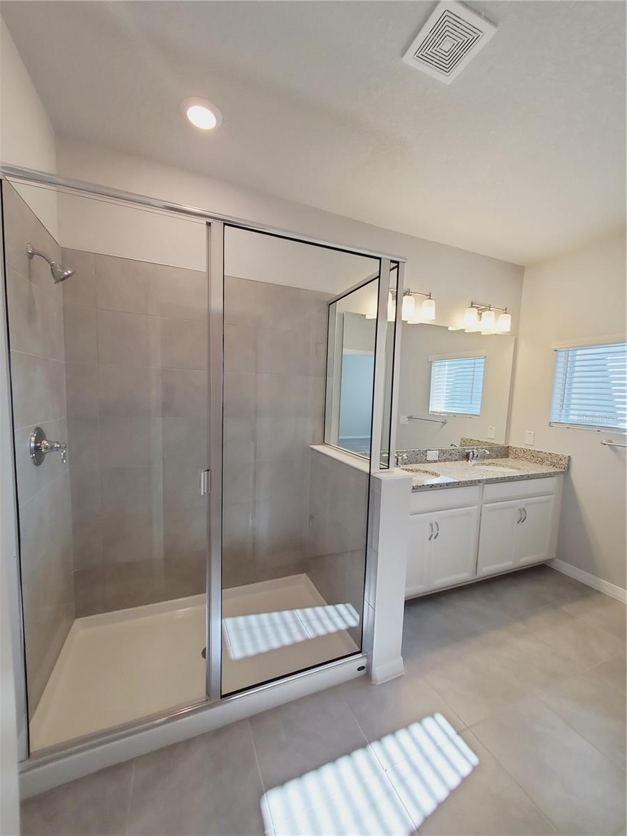 LAKE MDW LNDG - Residential Lease