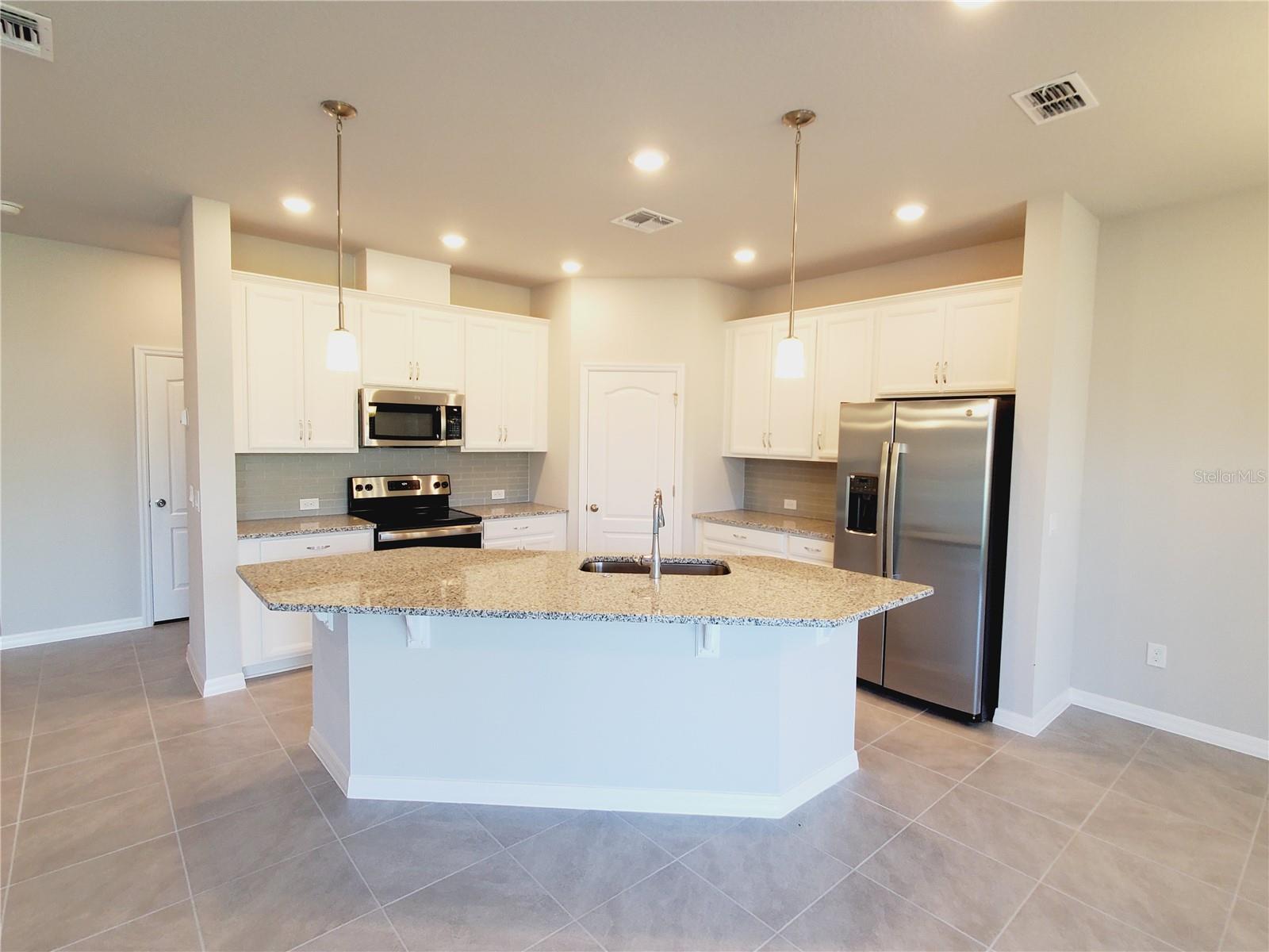 LAKE MDW LNDG - Residential Lease