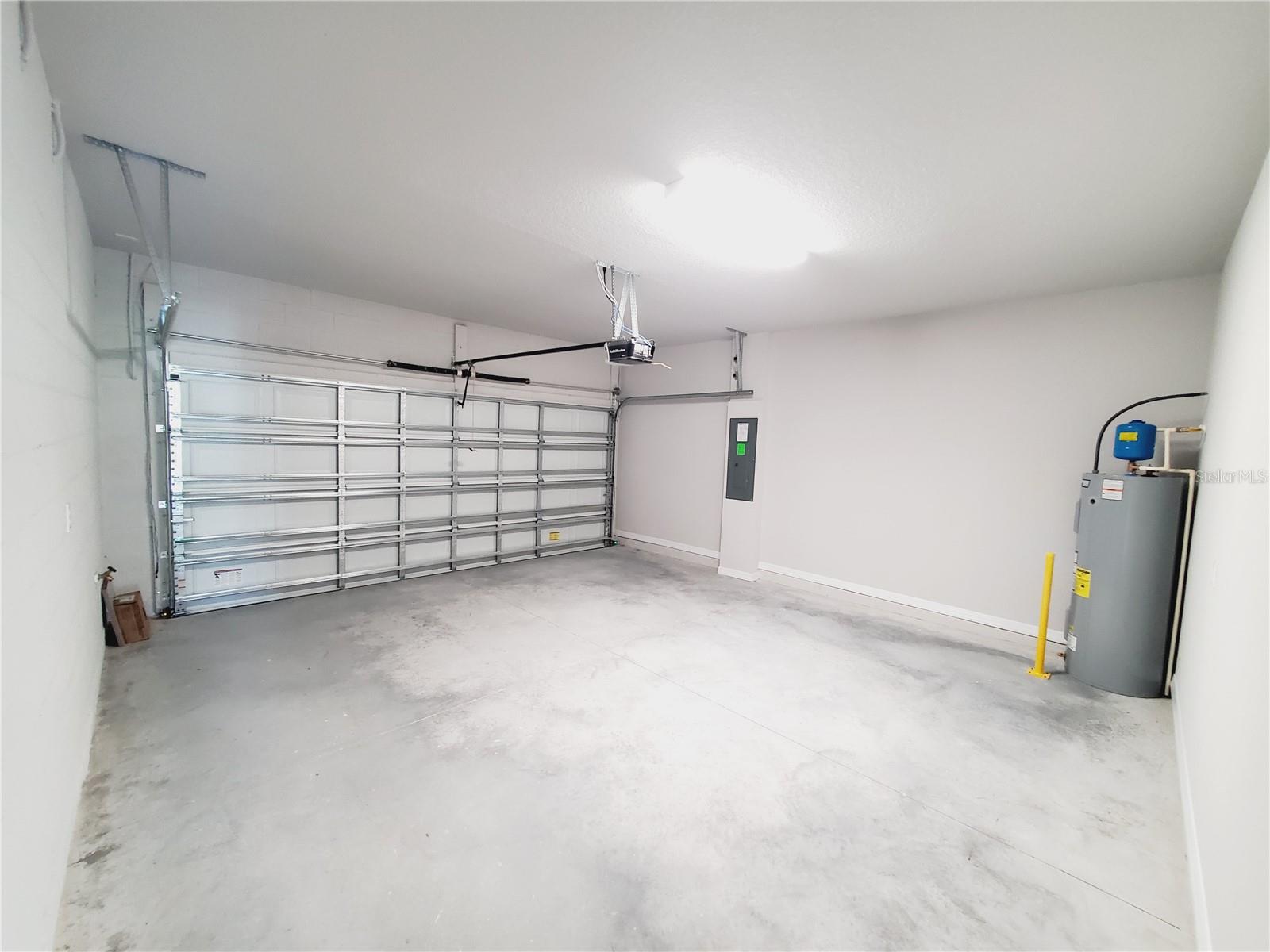 LAKE MDW LNDG - Residential Lease