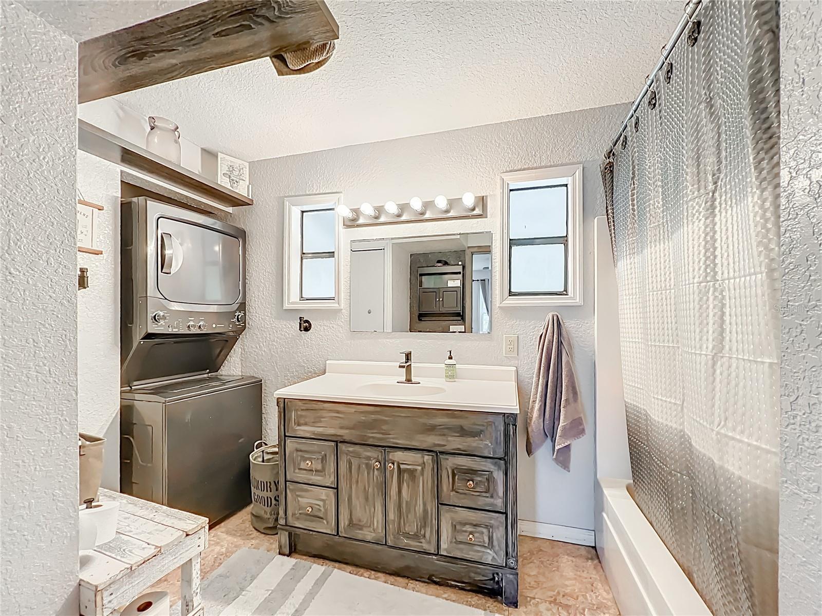 LAKE TROPICANA RANCHETTES - Residential