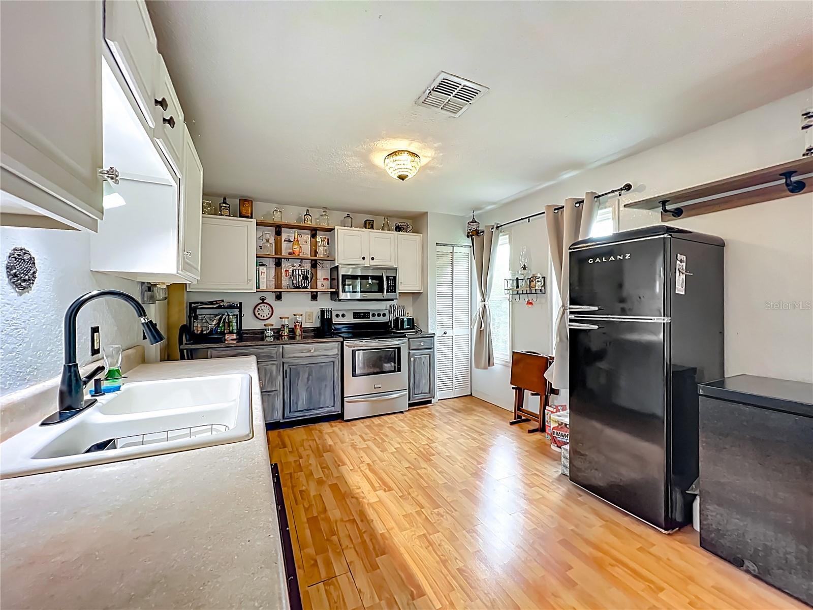 LAKE TROPICANA RANCHETTES - Residential