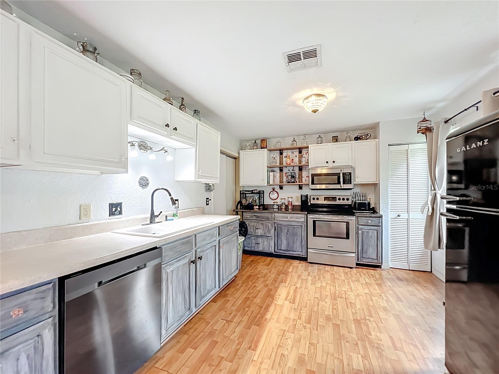 LAKE TROPICANA RANCHETTES - Residential