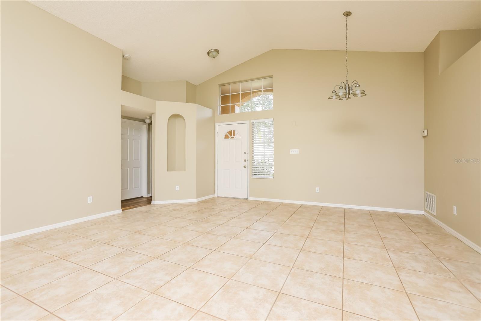 2566 DAVENPORT CIRCLE
