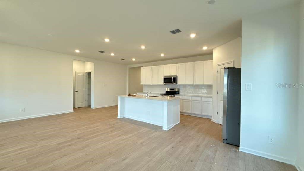 EDGEWATER CROSS PRAIRIE PH 1 - Residential Lease