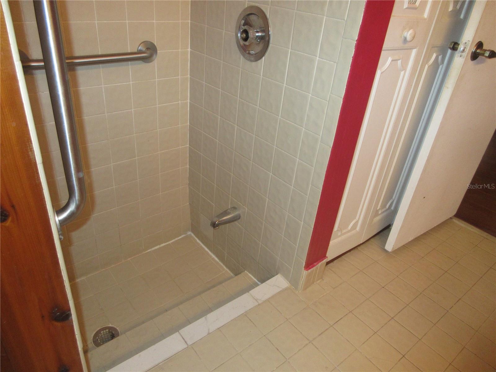 WOODS & LAKES SUB - Residential