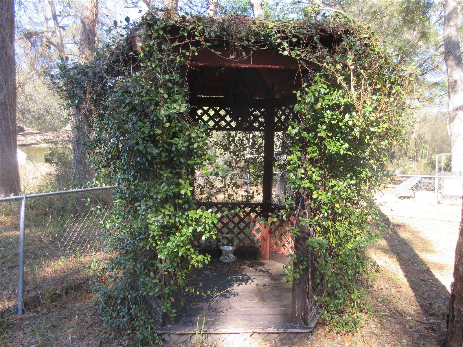 WOODS & LAKES SUB - Residential