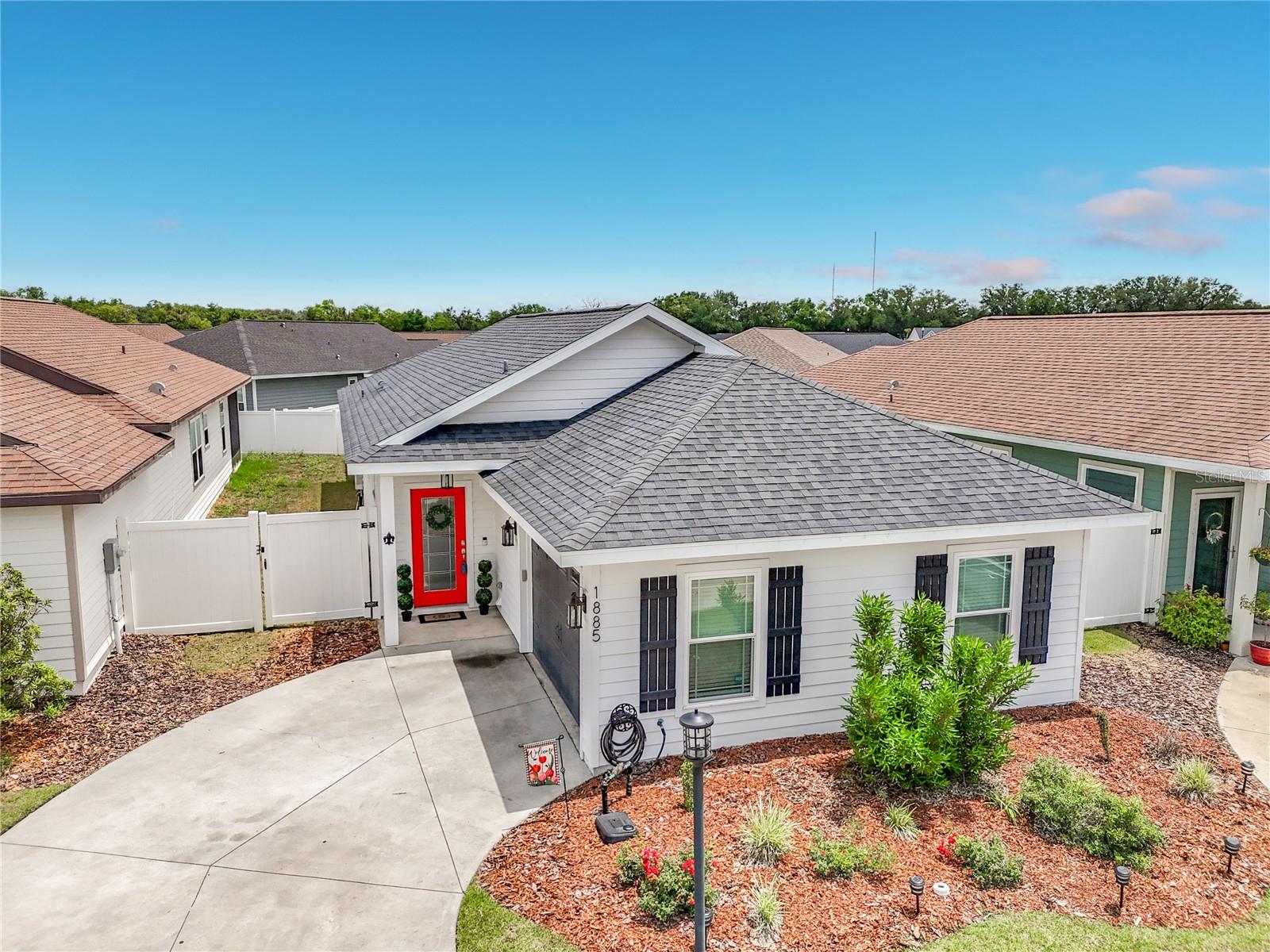 COUNTRY WAY - Residential