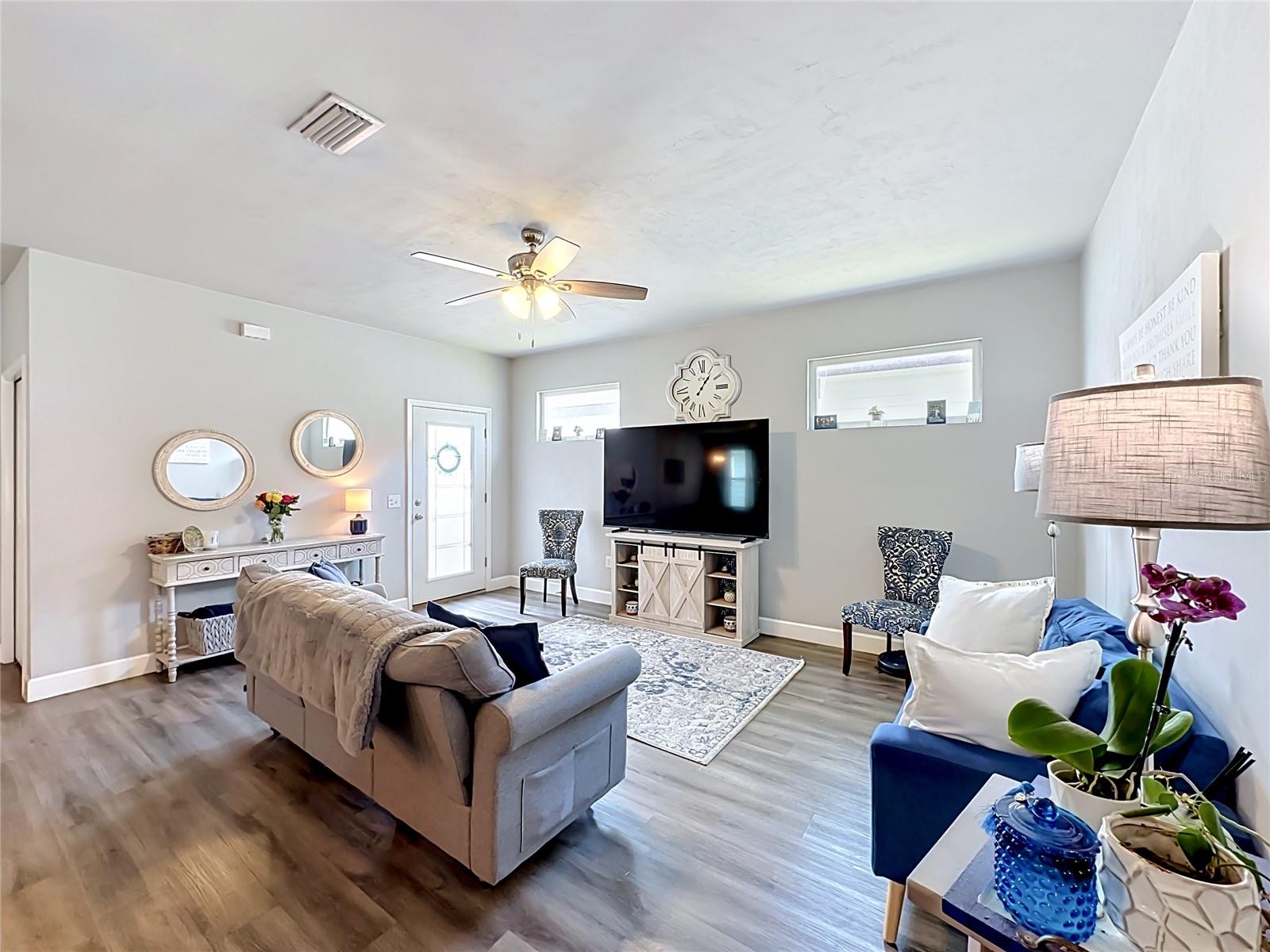 COUNTRY WAY - Residential