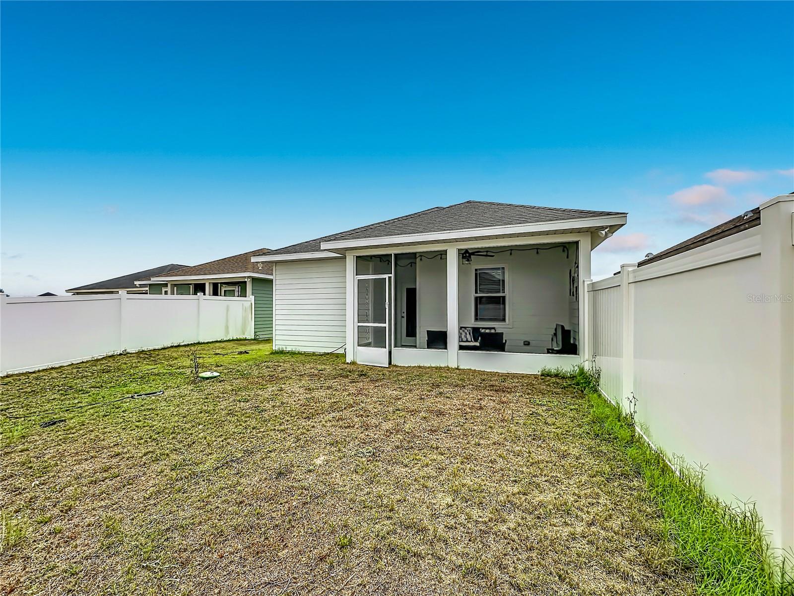 COUNTRY WAY - Residential